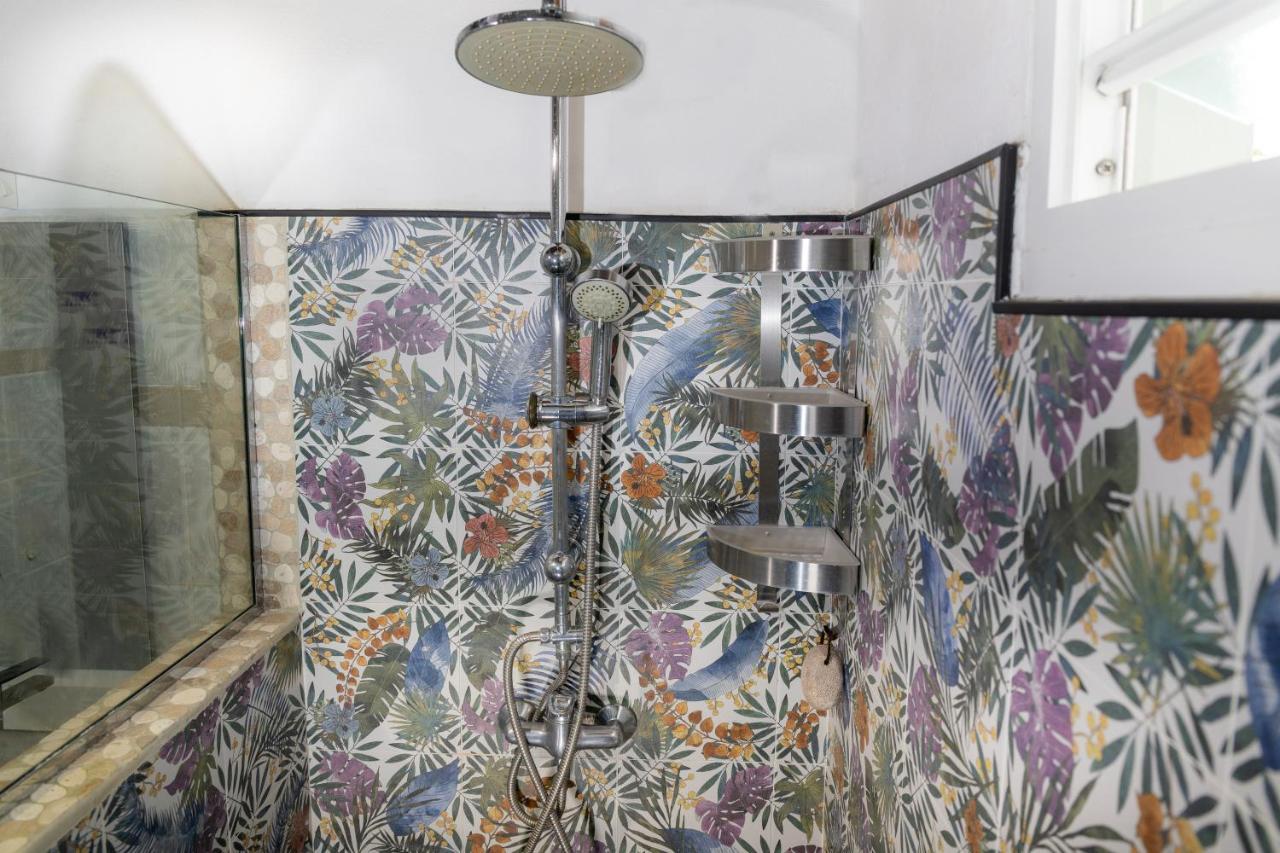 Villa L'Artist en bord de mer avec piscine privée Sainte-Rose Extérieur photo